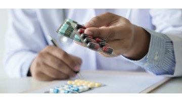 Pacientes peruanos siguen esperando la ley que permitiría el ingreso de medicamentos genéricos intercambiables Pacientes peruanos siguen esperando la ley que permitiría el ingreso de medicamentos genéricos intercambiables